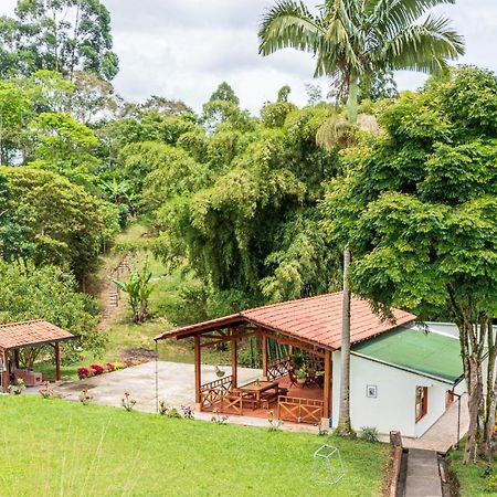 Agradable Cabana Cafetera Con Jacuzzi A 12 Min Del Centro De Pereira Kültér fotó