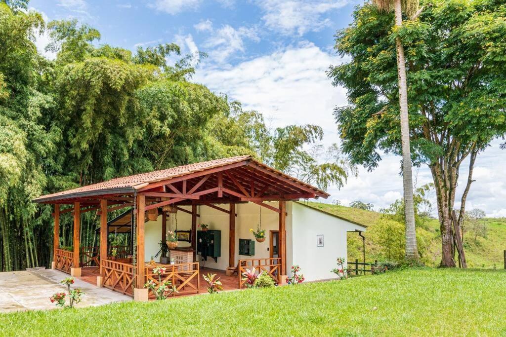 Agradable Cabana Cafetera Con Jacuzzi A 12 Min Del Centro De Pereira Kültér fotó