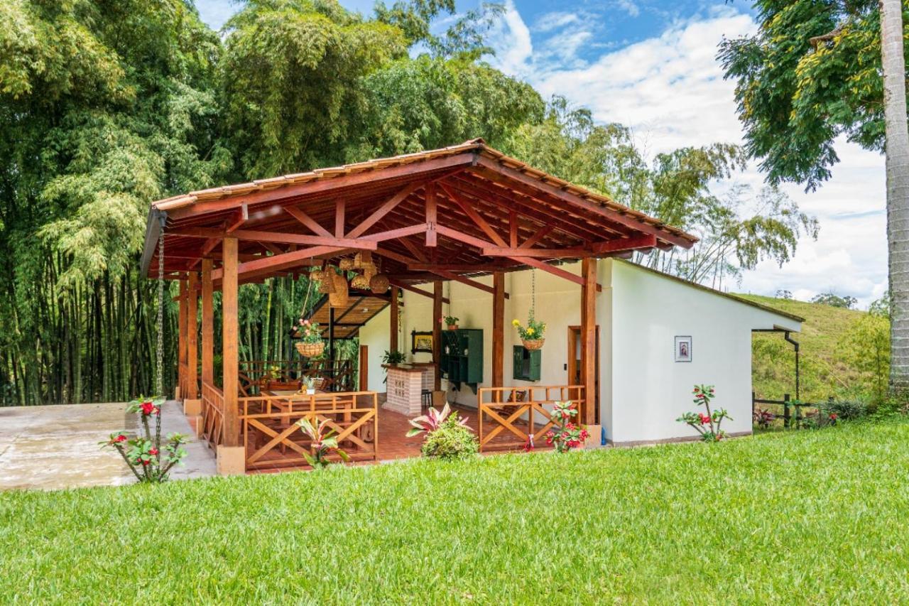 Agradable Cabana Cafetera Con Jacuzzi A 12 Min Del Centro De Pereira Kültér fotó